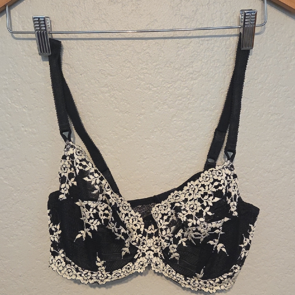 Wacoal Black and Cream Lace Bra 38D